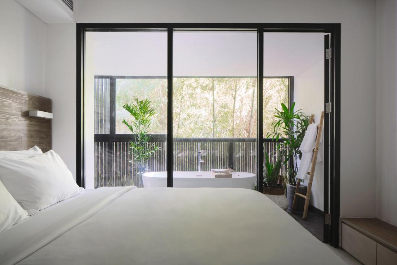 The Sky Room with Bathtub